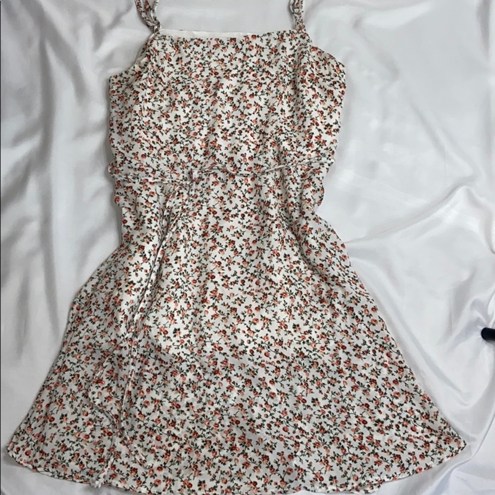 MAKE AN OFFER Dainty Hooligan Floral Dress